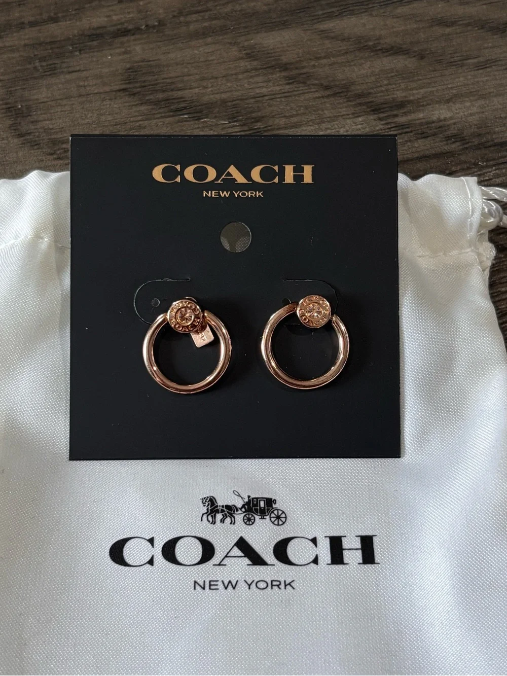 🆕 NWT Coach Rose Gold Open Circle Halo Logo Earrings ✨ Retail $88 - Picture 4 of 5